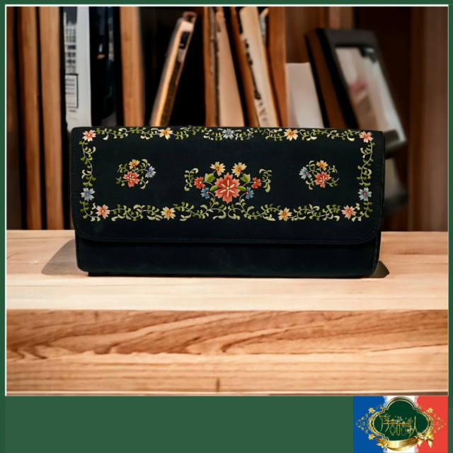 英國仕女稀有少見優雅黑色長型刺繡布面手拿包