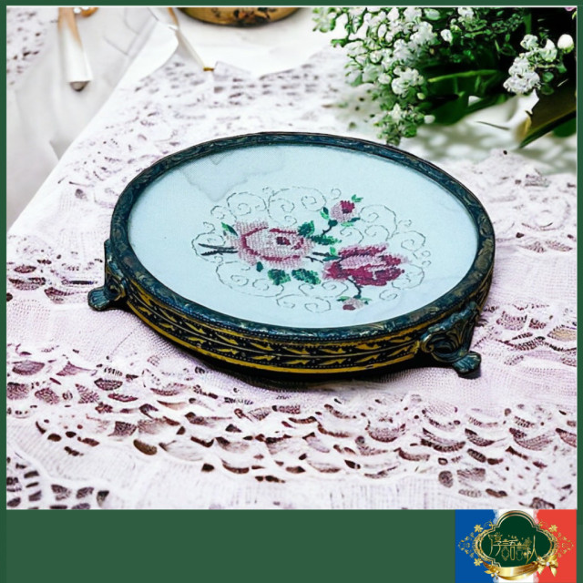 百年老件 英國黃銅復古花卉刺繡圖騰圓形三腳玻璃飾品盤 （小）