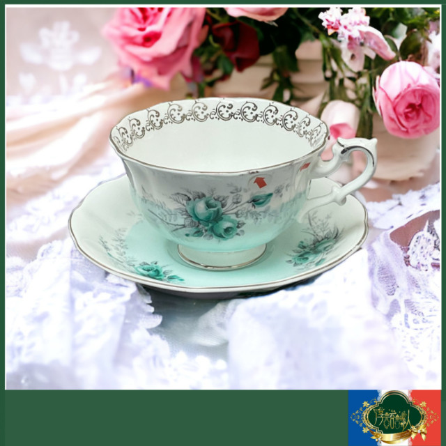 英國Royal Albert-少見的「黎明之歌」1960年製-綠色玫瑰圖騰寬口花茶杯盤組（杯緣染色）